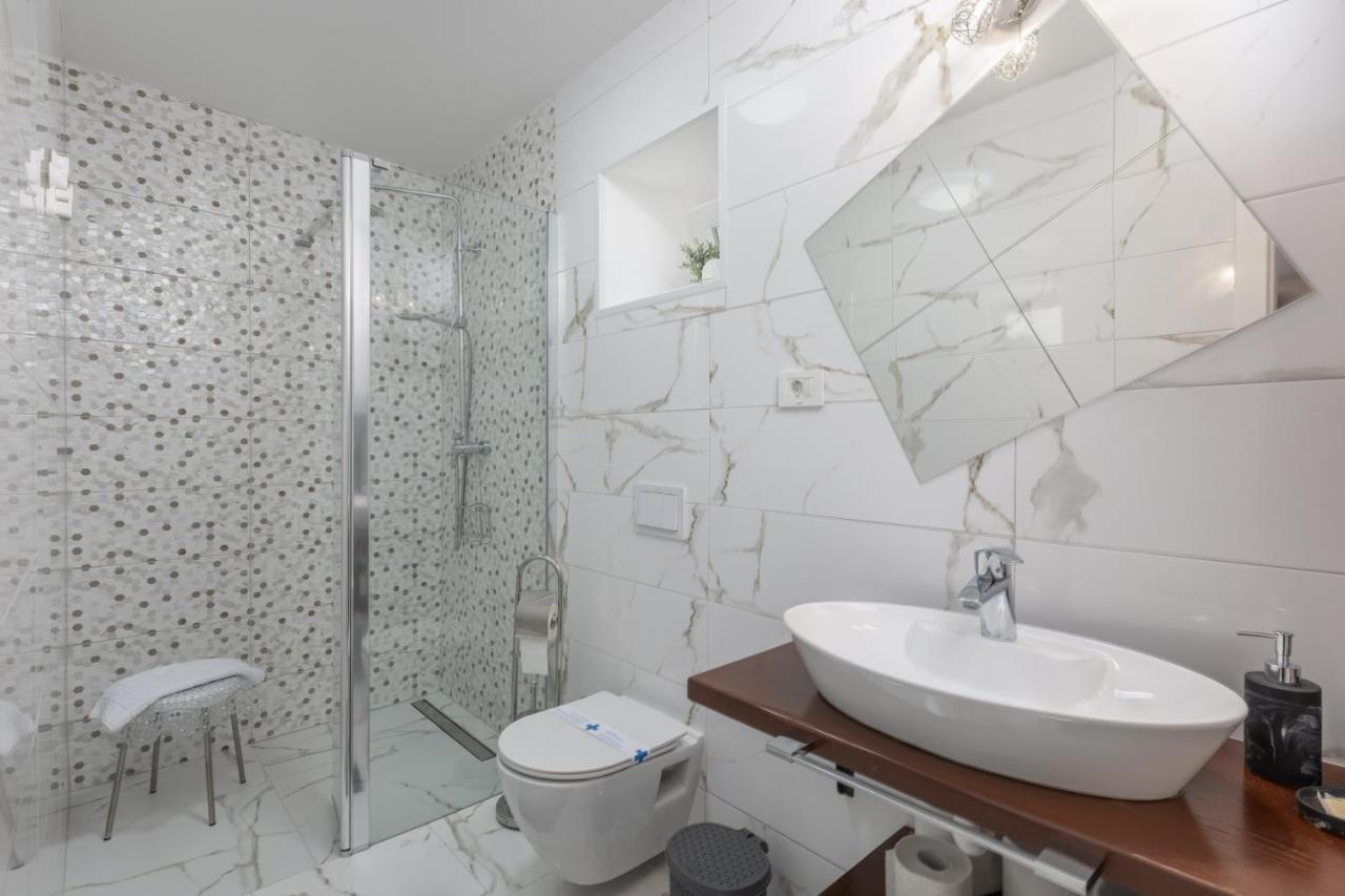 Apartments Mikulin Family Punat Exterior foto